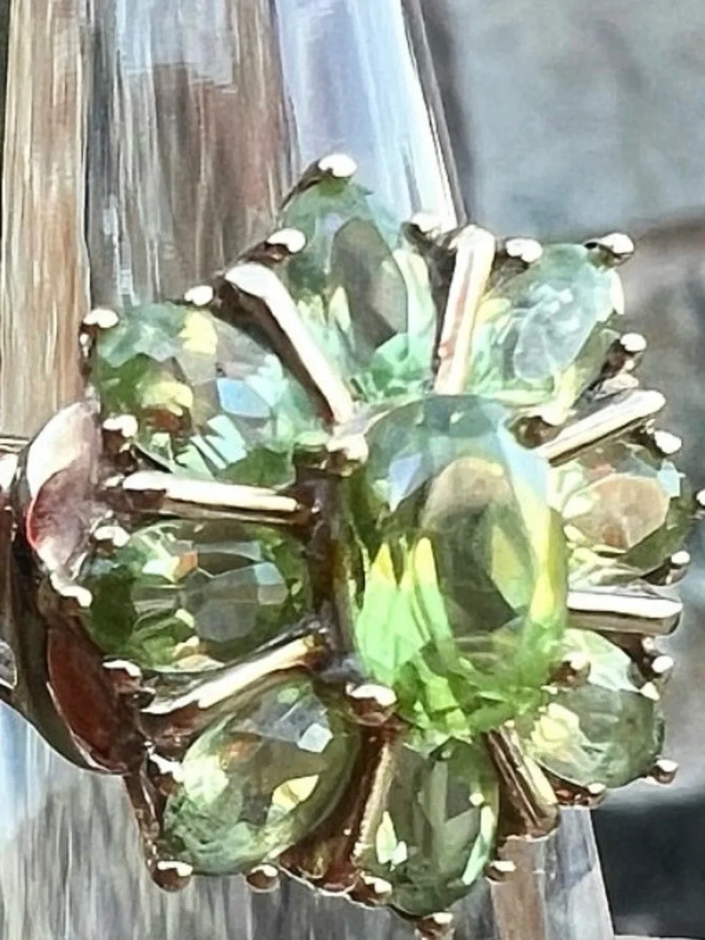 Vintage 10k gold and peridot ring size 7